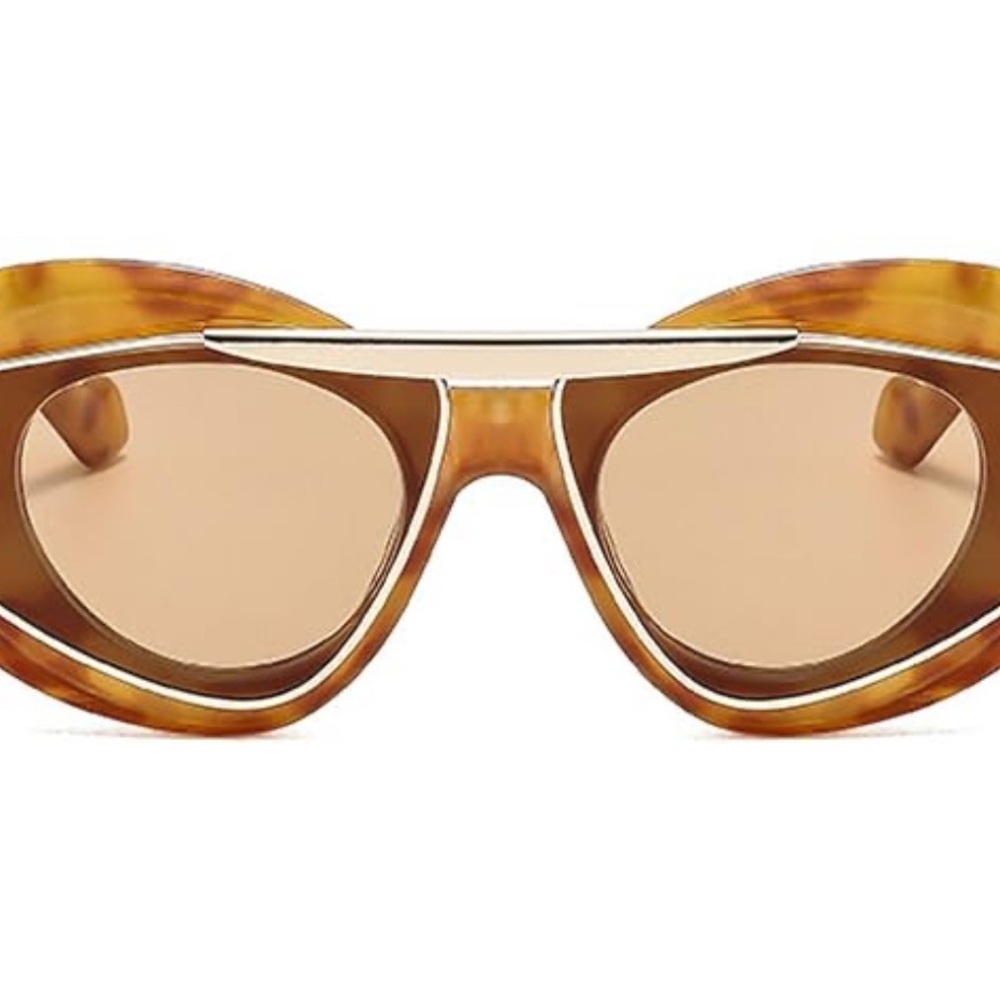 Elegant Tortoise Shell Sunglasses